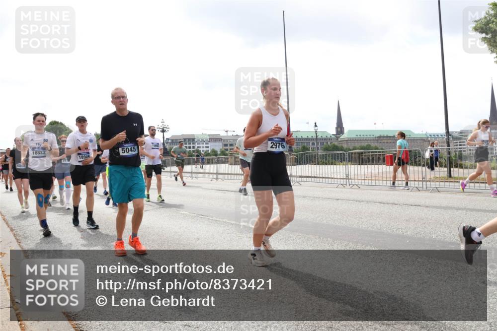 29.06.2025 - hella hamburg halbmarathon Lena Gebhardt http://msf.ph/oto/8373421 29.06.2025 10:39:52 Lombardsbrücke 168, 10833, 257, 18944, 5045, 2976, 1058, 1076, 1291, 1586, 1691, 1899, 2254, 2313, 2578, 2866, 2888, 2976, 3046, 3353, 3882, 3883, 3884, 4173, 4298, 4471, 4609, 4752, 4855, 5045, 5229, 5654, 5701, 5877, 5901, 6097, 6321, 6427, 6428, 6548, 6698, 6719, 6726, 6739, 6748, 6750, 6890, 7045, 7053, 7125, 7199, 7429, 7455, 7456, 7684, 8107, 8612, 8995, 9569, 9698, 9747, 9777, 10441, 10512 meine-sportfotos.de