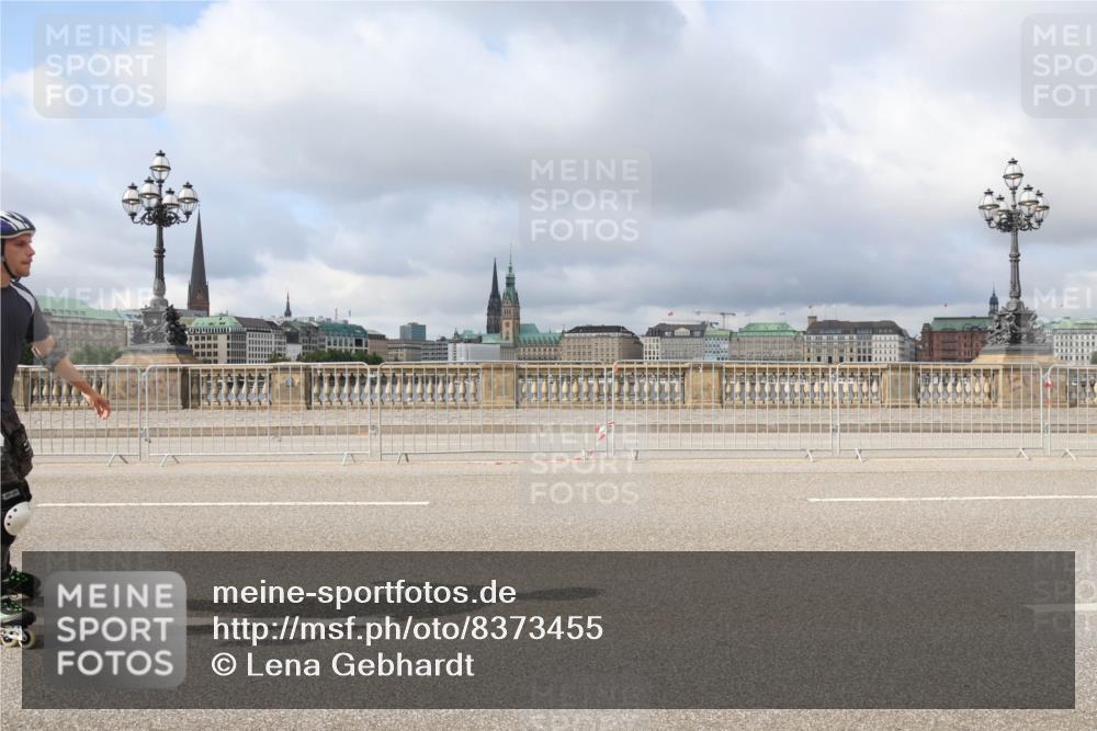 29.06.2025 - hella hamburg halbmarathon Lena Gebhardt http://msf.ph/oto/8373455 29.06.2025 09:12:24 Lombardsbrücke  meine-sportfotos.de