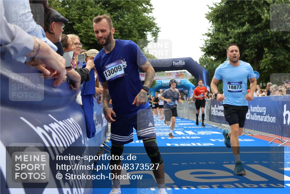 29.06.2025 - hella hamburg halbmarathon Strokosch-Dieckow http://msf.ph/oto/8373527 29.06.2025 10:48:53 Ziel 1381, 1452, 1884, 1892, 2260, 3213, 3985, 7067, 8821, 8889, 9482, 9661, 9695, 11519, 12421, 12534, 13009, 13183, 13688, 13976, 15309, 16653, 17007, 18873 meine-sportfotos.de