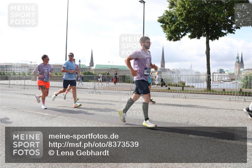 29.06.2025 - hella hamburg halbmarathon Lena Gebhardt http://msf.ph/oto/8373539 29.06.2025 10:02:19 Lombardsbrücke 2322, 166, 1128, 1254, 1364, 1432, 1453, 1733, 2142, 2322, 2323, 2685, 2712, 3169, 3780, 3976, 4066, 4286, 4985, 5742, 5763, 6166, 6295, 6322, 6327, 6438, 6595, 6708, 6860, 7031, 7049, 7189, 7223, 7243, 7323, 7869, 8003, 8749, 9020, 9021, 9131, 9156, 9230, 9353, 9554, 9741, 9928, 10177, 10866, 11191, 11554, 11670, 11702, 11782, 11871, 11938, 12315, 12316, 12491, 14471, 14660, 14677, 16420 meine-sportfotos.de