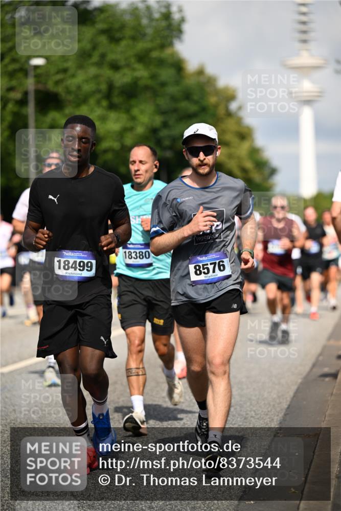 29.06.2025 - hella hamburg halbmarathon Dr. Thomas Lammeyer http://msf.ph/oto/8373544 29.06.2025 09:58:08 Kennedybrücke 1098, 1119, 1171, 1342, 1399, 1413, 1750, 1892, 1942, 2020, 2188, 2442, 2470, 2561, 2842, 2889, 3477, 3562, 4017, 4029, 4185, 4270, 4816, 5020, 5447, 5706, 5884, 6198, 6266, 6630, 6819, 7087, 7297, 7709, 8142, 8374, 8482, 8576, 9051, 9463, 9619, 10237, 10529, 11422 meine-sportfotos.de