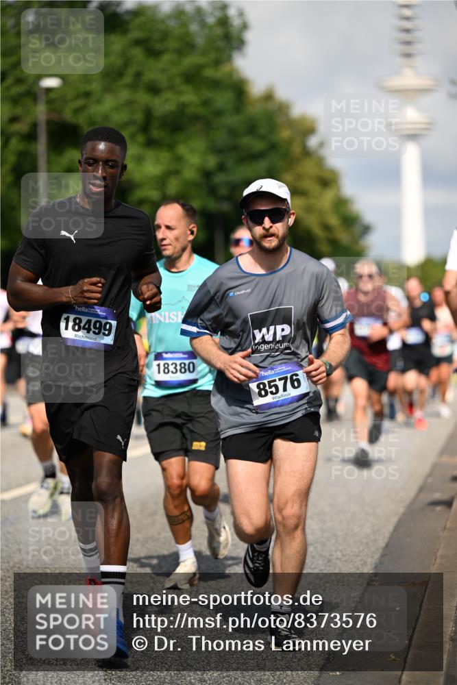 29.06.2025 - hella hamburg halbmarathon Dr. Thomas Lammeyer http://msf.ph/oto/8373576 29.06.2025 09:58:08 Kennedybrücke 1098, 1119, 1171, 1342, 1399, 1413, 1750, 1892, 1942, 2020, 2188, 2442, 2470, 2561, 2842, 2889, 3477, 3562, 4017, 4029, 4185, 4270, 4816, 5020, 5447, 5706, 5884, 6198, 6266, 6630, 6819, 7087, 7297, 7709, 8142, 8374, 8482, 8576, 9051, 9463, 9619, 10237, 10529, 11422 meine-sportfotos.de