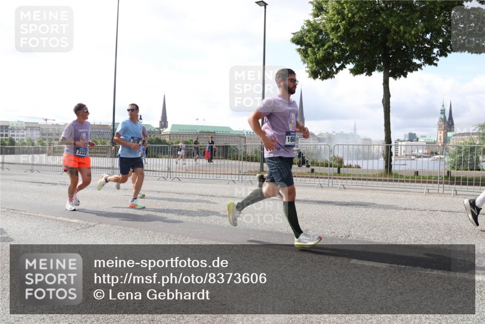 29.06.2025 - hella hamburg halbmarathon Lena Gebhardt http://msf.ph/oto/8373606 29.06.2025 10:02:19 Lombardsbrücke 3976, 2322, 166, 1128, 1254, 1364, 1432, 1453, 1733, 2142, 2322, 2323, 2685, 2712, 3169, 3780, 3976, 4066, 4286, 4985, 5742, 5763, 6166, 6295, 6322, 6327, 6438, 6595, 6708, 6860, 7031, 7049, 7189, 7223, 7243, 7323, 7869, 8003, 8749, 9020, 9021, 9131, 9156, 9230, 9353, 9554, 9741, 9928, 10177, 10866, 11191, 11554, 11670, 11702, 11782, 11871, 11938, 12315, 12316, 12491, 14471, 14660, 14677, 16420 meine-sportfotos.de
