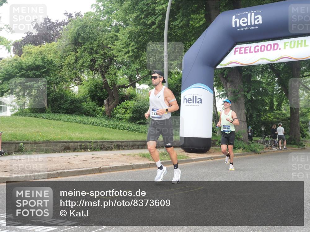 29.06.2025 - hella hamburg halbmarathon KatJ http://msf.ph/oto/8373609 29.06.2025 10:23:58 Zwischen KM18-KM19 1002, 1644, 8395 meine-sportfotos.de