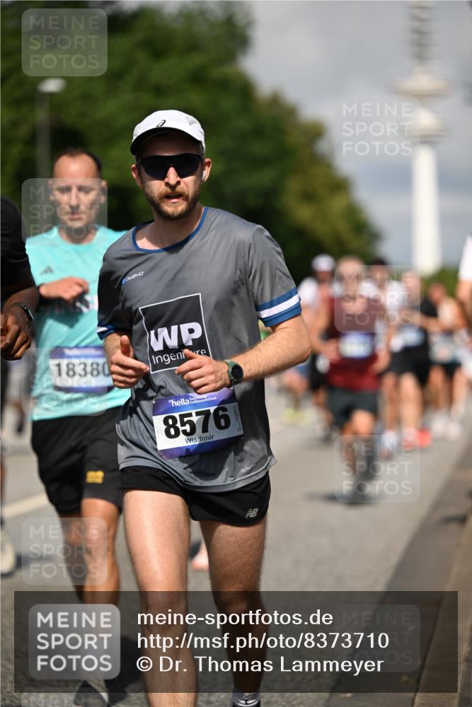 29.06.2025 - hella hamburg halbmarathon Dr. Thomas Lammeyer http://msf.ph/oto/8373710 29.06.2025 09:58:09 Kennedybrücke 1098, 1119, 1171, 1342, 1399, 1413, 1750, 1892, 1942, 2020, 2367, 2442, 2470, 2561, 2842, 2889, 3562, 4017, 4029, 4270, 4816, 5020, 5447, 5706, 5884, 6198, 6266, 6630, 6819, 7087, 7297, 7709, 8142, 8374, 8482, 8576, 8916, 9051, 9463, 9619, 10057, 10237, 10529, 11422 meine-sportfotos.de