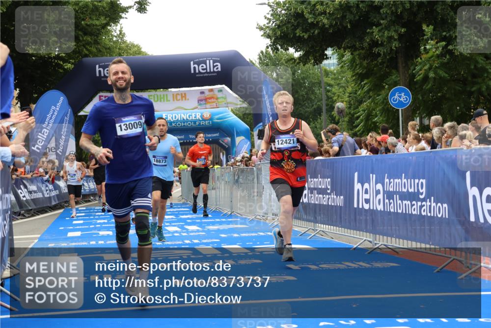 29.06.2025 - hella hamburg halbmarathon Strokosch-Dieckow http://msf.ph/oto/8373737 29.06.2025 10:48:51 Ziel 1094, 1381, 1452, 1884, 1892, 2260, 3213, 3985, 7067, 8889, 9482, 9661, 11519, 12421, 12533, 12534, 13009, 13183, 13976, 15309, 16653, 17007, 18873 meine-sportfotos.de