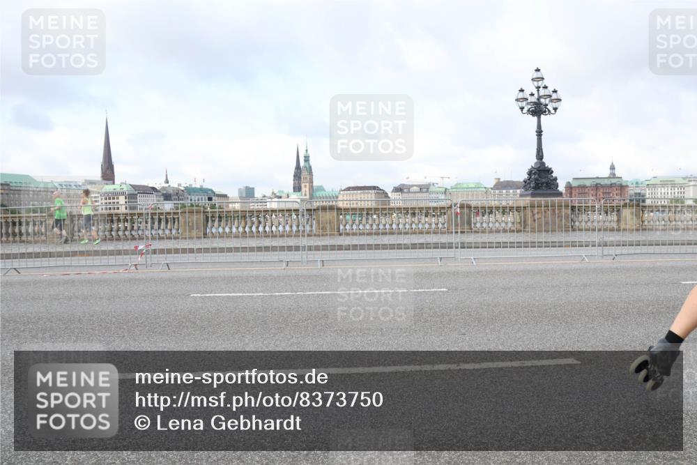 29.06.2025 - hella hamburg halbmarathon Lena Gebhardt http://msf.ph/oto/8373750 29.06.2025 08:50:47 Lombardsbrücke  meine-sportfotos.de