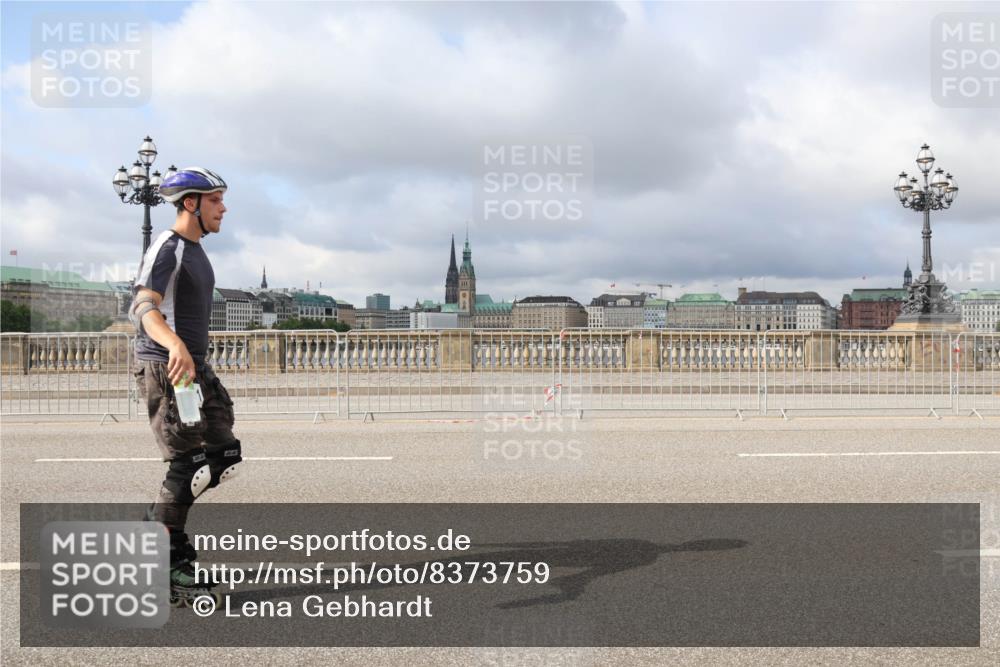29.06.2025 - hella hamburg halbmarathon Lena Gebhardt http://msf.ph/oto/8373759 29.06.2025 09:12:25 Lombardsbrücke  meine-sportfotos.de