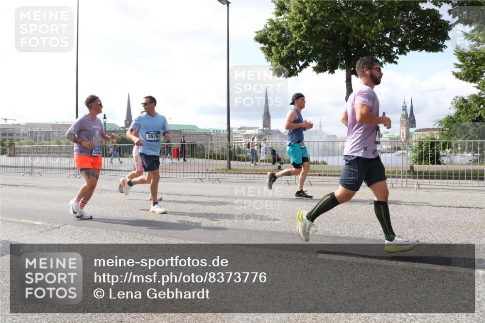 29.06.2025 - hella hamburg halbmarathon Lena Gebhardt http://msf.ph/oto/8373776 29.06.2025 10:02:20 Lombardsbrücke 2322, 3976, 1128, 1254, 1364, 1432, 1453, 1702, 1733, 2142, 2322, 2323, 2685, 2712, 3169, 3780, 3976, 4066, 4286, 4985, 5742, 5763, 6166, 6295, 6322, 6327, 6438, 6595, 6708, 6860, 7031, 7049, 7189, 7223, 7243, 7323, 7869, 8003, 8662, 8749, 9020, 9021, 9131, 9156, 9353, 9554, 9741, 9928, 9986, 10177, 10866, 11191, 11554, 11670, 11702, 11782, 11871, 11938, 12315, 12316, 12491, 14471, 14660, 14677, 16420 meine-sportfotos.de