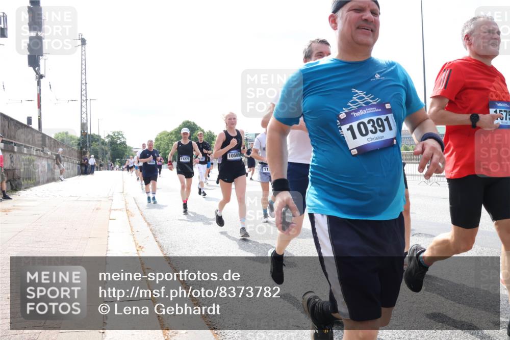 29.06.2025 - hella hamburg halbmarathon Lena Gebhardt http://msf.ph/oto/8373782 29.06.2025 10:15:04 Lombardsbrücke 11271, 10589, 11, 10391, 1575, 1071, 1296, 1379, 1524, 1575, 1728, 1745, 2046, 2140, 2281, 2601, 2690, 3025, 3154, 3454, 3507, 3509, 3513, 3650, 3691, 3844, 4495, 4641, 5191, 5271, 5608, 5800, 5981, 5986, 6181, 6248, 6317, 6935, 7195, 7439, 7452, 7881, 8055, 8237, 8239, 8256, 8275, 8522, 8563, 8609, 8755, 8854, 9113, 9173, 9556, 9663, 9709, 9847, 9911, 9975, 9997, 10391, 10589, 10610, 10717, 10963, 11271, 11598 meine-sportfotos.de