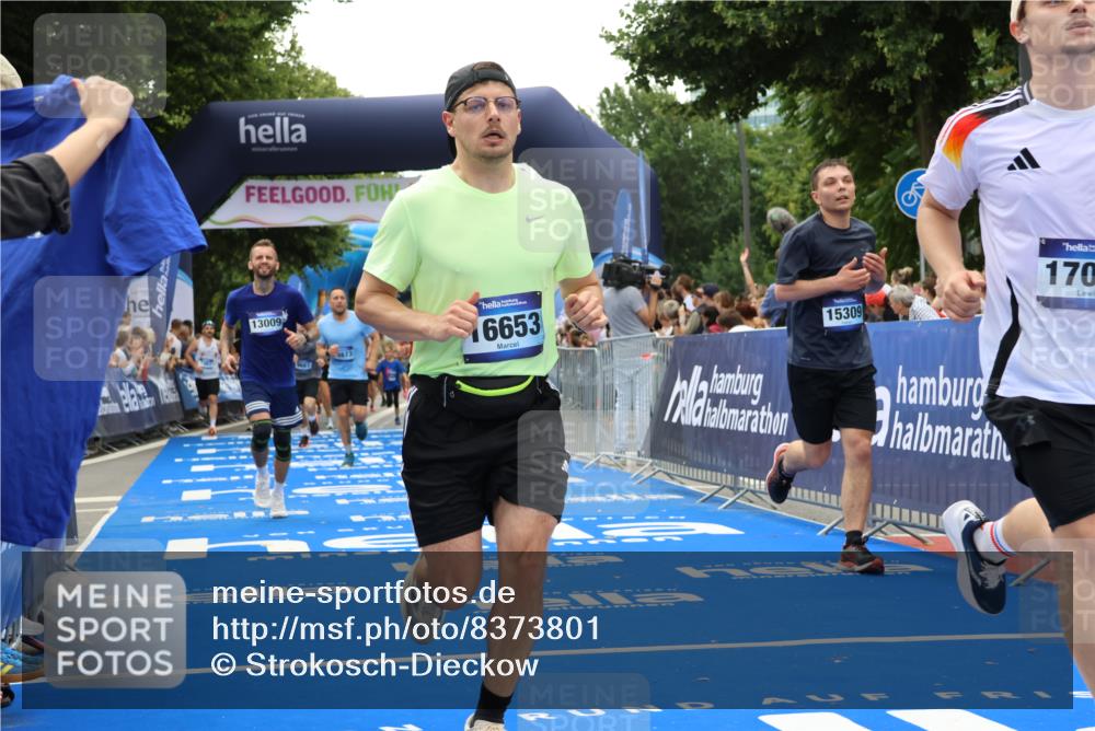 29.06.2025 - hella hamburg halbmarathon Strokosch-Dieckow http://msf.ph/oto/8373801 29.06.2025 10:48:49 Ziel 1094, 1884, 1892, 2442, 3213, 7067, 9482, 9661, 11519, 12421, 12533, 12534, 13009, 13976, 15309, 16653, 17007, 18873 meine-sportfotos.de