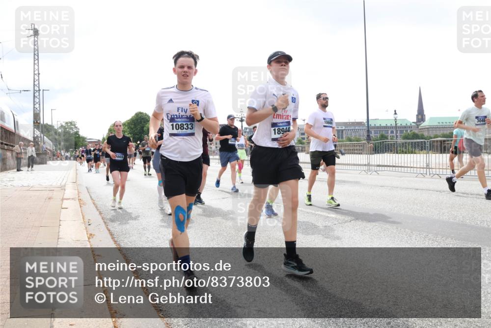 29.06.2025 - hella hamburg halbmarathon Lena Gebhardt http://msf.ph/oto/8373803 29.06.2025 10:39:53 Lombardsbrücke 5869, 10833, 1044, 4752, 18944, 10666, 3046, 1058, 1076, 1291, 1586, 1691, 1899, 2019, 2254, 2313, 2578, 2866, 2888, 2976, 3046, 3882, 3883, 3884, 4173, 4298, 4471, 4609, 4752, 5045, 5229, 5263, 5654, 5701, 5877, 5901, 6097, 6321, 6427, 6428, 6548, 6698, 6719, 6726, 6739, 6748, 6750, 6890, 7045, 7053, 7125, 7199, 7429, 7455, 7456, 7684, 8107, 8612, 8995, 9569, 9698, 9747, 9777, 10441, 10512 meine-sportfotos.de