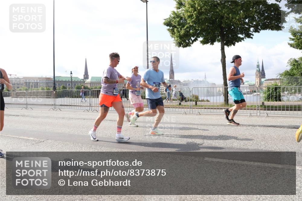 29.06.2025 - hella hamburg halbmarathon Lena Gebhardt http://msf.ph/oto/8373875 29.06.2025 10:02:20 Lombardsbrücke 2322, 2323, 3976, 1128, 1254, 1364, 1432, 1453, 1702, 1733, 2142, 2322, 2323, 2685, 2712, 3169, 3780, 3976, 4066, 4286, 4985, 5742, 5763, 6166, 6295, 6322, 6327, 6438, 6595, 6708, 6860, 7031, 7049, 7189, 7223, 7243, 7323, 7869, 8003, 8662, 8749, 9020, 9021, 9131, 9156, 9353, 9554, 9741, 9928, 9986, 10177, 10866, 11191, 11554, 11670, 11702, 11782, 11871, 11938, 12315, 12316, 12491, 14471, 14660, 14677, 16420 meine-sportfotos.de