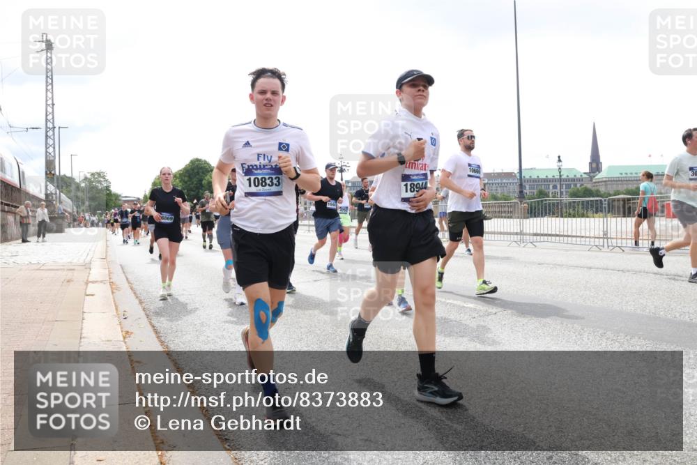 29.06.2025 - hella hamburg halbmarathon Lena Gebhardt http://msf.ph/oto/8373883 29.06.2025 10:39:53 Lombardsbrücke 6869, 10833, 1044, 4752, 18944, 10666, 30, 1058, 1076, 1291, 1586, 1691, 1899, 2019, 2254, 2313, 2578, 2866, 2888, 2976, 3046, 3882, 3883, 3884, 4173, 4298, 4471, 4609, 4752, 5045, 5229, 5263, 5654, 5701, 5877, 5901, 6097, 6321, 6427, 6428, 6548, 6698, 6719, 6726, 6739, 6748, 6750, 6890, 7045, 7053, 7125, 7199, 7429, 7455, 7456, 7684, 8107, 8612, 8995, 9569, 9698, 9747, 9777, 10441, 10512 meine-sportfotos.de