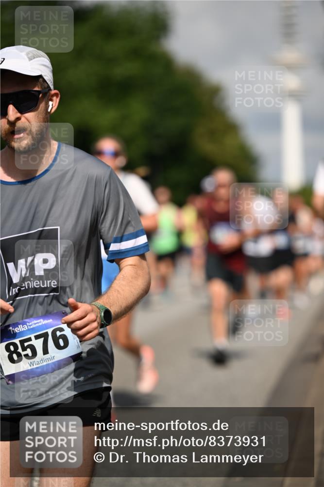 29.06.2025 - hella hamburg halbmarathon Dr. Thomas Lammeyer http://msf.ph/oto/8373931 29.06.2025 09:58:10 Kennedybrücke 1098, 1119, 1171, 1342, 1399, 1750, 1892, 1942, 2020, 2367, 2442, 2470, 2561, 2842, 2889, 3562, 4017, 4029, 4270, 4816, 5020, 5447, 5706, 5884, 6198, 6266, 6290, 6630, 6819, 7087, 7297, 7709, 8142, 8374, 8482, 8576, 8698, 8916, 9051, 9463, 9619, 10057, 10237, 10529, 11422 meine-sportfotos.de