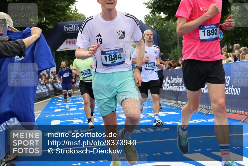 29.06.2025 - hella hamburg halbmarathon Strokosch-Dieckow http://msf.ph/oto/8373940 29.06.2025 10:48:48 Ziel 1094, 1884, 1892, 2442, 7067, 9482, 9661, 11519, 12421, 12533, 13009, 13976, 15309, 15384, 16653, 17007, 18873 meine-sportfotos.de