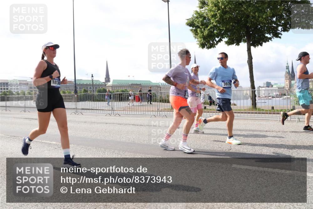 29.06.2025 - hella hamburg halbmarathon Lena Gebhardt http://msf.ph/oto/8373943 29.06.2025 10:02:21 Lombardsbrücke 18130, 3976, 1128, 1254, 1364, 1432, 1453, 1702, 1733, 2142, 2322, 2323, 2685, 2712, 2819, 3169, 3225, 3780, 3976, 4066, 4286, 4985, 5742, 5763, 6166, 6295, 6322, 6327, 6595, 6708, 6860, 7031, 7049, 7189, 7223, 7243, 7323, 7869, 8003, 8662, 8749, 9020, 9021, 9131, 9156, 9353, 9554, 9741, 9928, 9986, 10177, 10539, 10866, 11191, 11554, 11670, 11702, 11782, 11871, 11938, 12315, 12316, 12491, 14471, 14660, 14677, 16420 meine-sportfotos.de