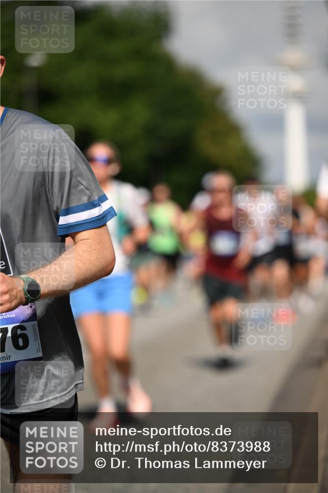 29.06.2025 - hella hamburg halbmarathon Dr. Thomas Lammeyer http://msf.ph/oto/8373988 29.06.2025 09:58:10 Kennedybrücke 1098, 1119, 1171, 1342, 1399, 1750, 1892, 1942, 2020, 2367, 2442, 2470, 2561, 2842, 2889, 3562, 4017, 4029, 4270, 4816, 5020, 5447, 5706, 5884, 6198, 6266, 6290, 6630, 6819, 7087, 7297, 7709, 8142, 8374, 8482, 8576, 8698, 8916, 9051, 9463, 9619, 10057, 10237, 10529, 11422 meine-sportfotos.de