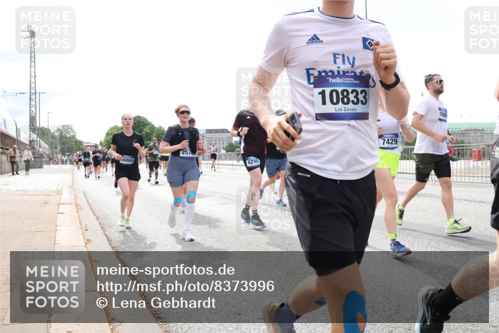 29.06.2025 - hella hamburg halbmarathon Lena Gebhardt http://msf.ph/oto/8373996 29.06.2025 10:39:54 Lombardsbrücke 6869, 257, 4298, 10833, 7429, 1066, 1058, 1076, 1291, 1586, 1691, 1899, 2019, 2254, 2313, 2578, 2866, 2888, 2976, 3046, 3515, 3607, 3882, 3883, 3884, 4173, 4298, 4471, 4609, 4752, 5045, 5229, 5263, 5654, 5701, 5877, 5901, 6097, 6321, 6427, 6428, 6548, 6698, 6719, 6726, 6739, 6748, 6750, 6890, 6920, 7045, 7053, 7125, 7199, 7429, 7455, 7456, 7684, 8107, 8612, 8995, 9569, 9698, 9747, 9777, 10441, 10512 meine-sportfotos.de