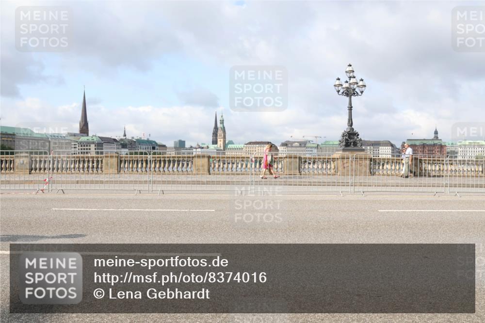 29.06.2025 - hella hamburg halbmarathon Lena Gebhardt http://msf.ph/oto/8374016 29.06.2025 08:51:14 Lombardsbrücke  meine-sportfotos.de