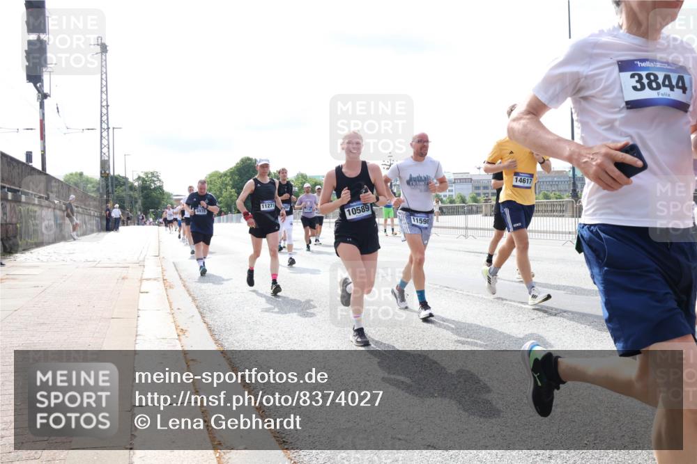 29.06.2025 - hella hamburg halbmarathon Lena Gebhardt http://msf.ph/oto/8374027 29.06.2025 10:15:04 Lombardsbrücke 11271, 1745, 10589, 14617, 11598, 3844, 1071, 1296, 1379, 1524, 1575, 1728, 1745, 2046, 2140, 2281, 2601, 2690, 3025, 3154, 3454, 3507, 3509, 3513, 3650, 3691, 3844, 4495, 4641, 5191, 5271, 5608, 5800, 5981, 5986, 6181, 6248, 6317, 6935, 7195, 7439, 7452, 7881, 8055, 8237, 8239, 8256, 8275, 8522, 8563, 8609, 8755, 8854, 9113, 9173, 9556, 9663, 9709, 9847, 9911, 9975, 9997, 10391, 10589, 10610, 10717, 10963, 11271, 11598 meine-sportfotos.de