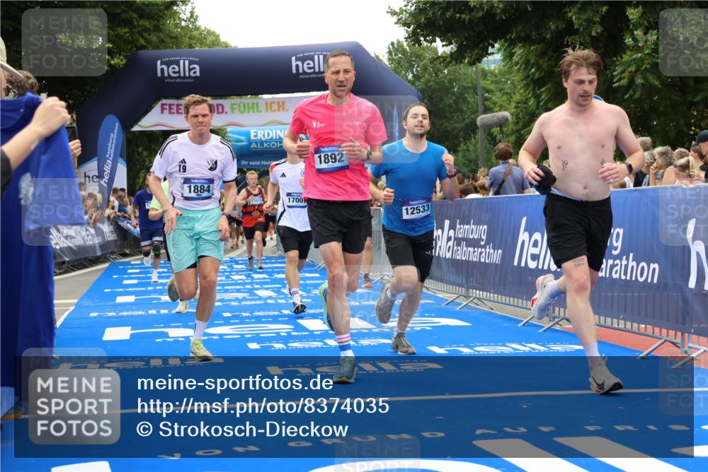 29.06.2025 - hella hamburg halbmarathon Strokosch-Dieckow http://msf.ph/oto/8374035 29.06.2025 10:48:47 Ziel 1094, 1884, 1892, 2442, 7067, 9482, 9661, 11519, 12421, 12533, 13009, 13976, 15309, 15384, 16653, 17007, 17127, 18873 meine-sportfotos.de