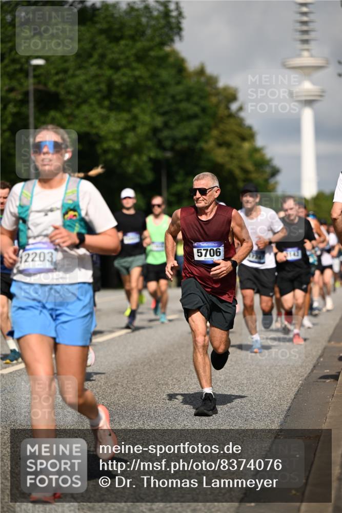 29.06.2025 - hella hamburg halbmarathon Dr. Thomas Lammeyer http://msf.ph/oto/8374076 29.06.2025 09:58:10 Kennedybrücke 1098, 1119, 1171, 1342, 1399, 1750, 1892, 1942, 2020, 2367, 2442, 2470, 2561, 2842, 2889, 3562, 4017, 4029, 4270, 4816, 5020, 5447, 5706, 5884, 6198, 6266, 6290, 6630, 6819, 7087, 7297, 7709, 8142, 8374, 8482, 8576, 8698, 8916, 9051, 9463, 9619, 10057, 10237, 10529, 11422 meine-sportfotos.de