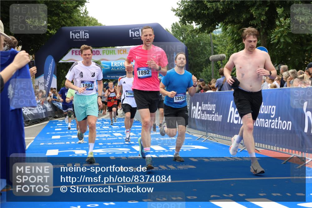 29.06.2025 - hella hamburg halbmarathon Strokosch-Dieckow http://msf.ph/oto/8374084 29.06.2025 10:48:47 Ziel 1094, 1884, 1892, 2442, 7067, 9482, 9661, 11519, 12421, 12533, 13009, 13976, 15309, 15384, 16653, 17007, 17127, 18873 meine-sportfotos.de