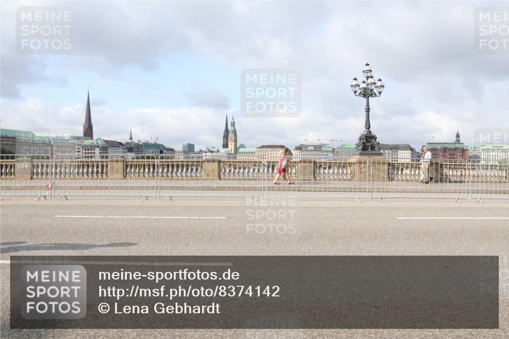 29.06.2025 - hella hamburg halbmarathon Lena Gebhardt http://msf.ph/oto/8374142 29.06.2025 08:51:14 Lombardsbrücke  meine-sportfotos.de