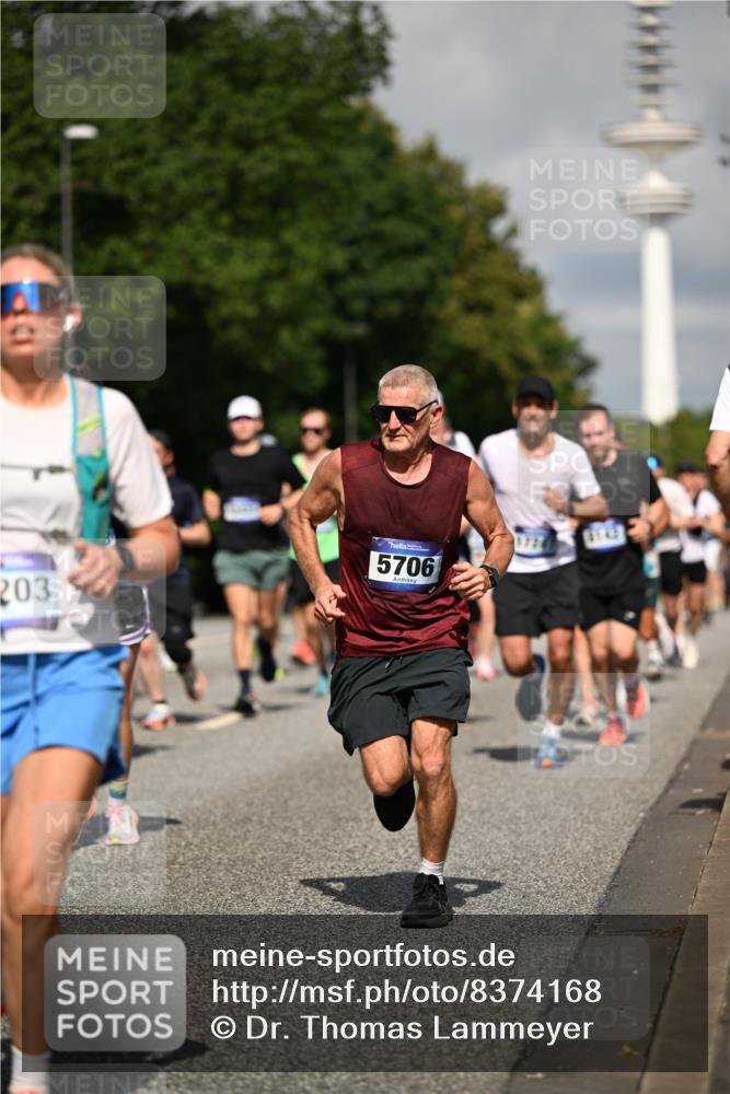 29.06.2025 - hella hamburg halbmarathon Dr. Thomas Lammeyer http://msf.ph/oto/8374168 29.06.2025 09:58:11 Kennedybrücke 1098, 1119, 1171, 1342, 1399, 1750, 1942, 2020, 2222, 2367, 2442, 2470, 2561, 2670, 2842, 2889, 3562, 4017, 4029, 4270, 4816, 5020, 5447, 5706, 5884, 6198, 6266, 6290, 6630, 6819, 7087, 7297, 7709, 8142, 8374, 8482, 8576, 8698, 8916, 9051, 9463, 9619, 10057, 10237, 10529, 11422 meine-sportfotos.de