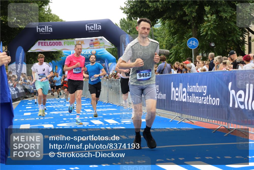 29.06.2025 - hella hamburg halbmarathon Strokosch-Dieckow http://msf.ph/oto/8374193 29.06.2025 10:48:46 Ziel 1094, 1884, 1892, 2442, 9482, 9661, 11519, 12421, 12533, 13009, 13976, 14511, 15309, 15384, 16653, 17007, 17127, 18873 meine-sportfotos.de