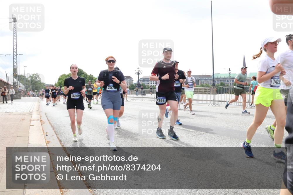 29.06.2025 - hella hamburg halbmarathon Lena Gebhardt http://msf.ph/oto/8374204 29.06.2025 10:39:54 Lombardsbrücke 16869, 2578, 4298, 10441, 1664, 7429, 1058, 1076, 1291, 1586, 1691, 1899, 2019, 2254, 2313, 2578, 2866, 2888, 2976, 3046, 3515, 3607, 3882, 3883, 3884, 4173, 4298, 4471, 4609, 4752, 5045, 5229, 5263, 5654, 5701, 5877, 5901, 6097, 6321, 6427, 6428, 6548, 6698, 6719, 6726, 6739, 6748, 6750, 6890, 6920, 7045, 7053, 7125, 7199, 7429, 7455, 7456, 7684, 8107, 8612, 8995, 9569, 9698, 9747, 9777, 10441, 10512 meine-sportfotos.de