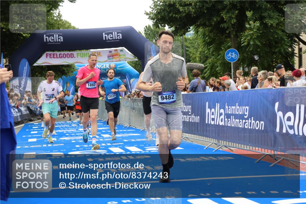 29.06.2025 - hella hamburg halbmarathon Strokosch-Dieckow http://msf.ph/oto/8374243 29.06.2025 10:48:46 Ziel 1094, 1884, 1892, 2442, 9482, 9661, 11519, 12421, 12533, 13009, 13976, 14511, 15309, 15384, 16653, 17007, 17127, 18873 meine-sportfotos.de