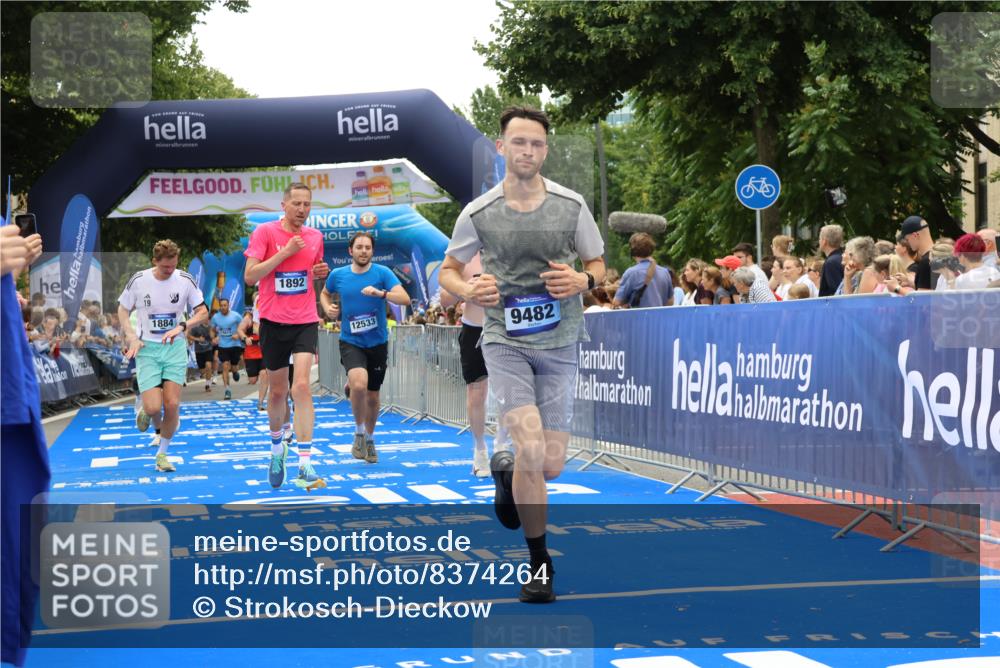29.06.2025 - hella hamburg halbmarathon Strokosch-Dieckow http://msf.ph/oto/8374264 29.06.2025 10:48:46 Ziel 1094, 1884, 1892, 2442, 9482, 9661, 11519, 12421, 12533, 13009, 13976, 14511, 15309, 15384, 16653, 17007, 17127, 18873 meine-sportfotos.de