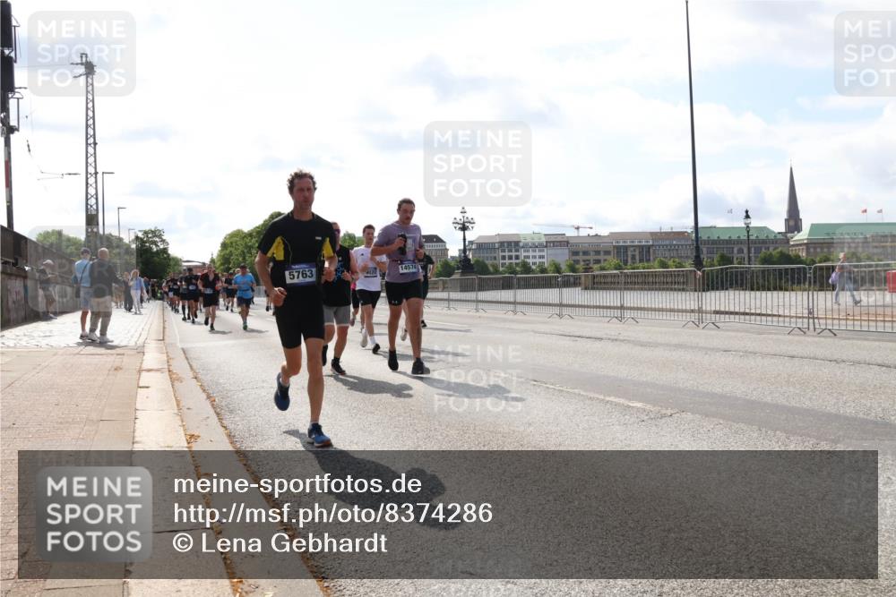 29.06.2025 - hella hamburg halbmarathon Lena Gebhardt http://msf.ph/oto/8374286 29.06.2025 10:02:22 Lombardsbrücke 5763, 9020, 14574, 1128, 1254, 1364, 1432, 1453, 1702, 1733, 2142, 2322, 2323, 2685, 2712, 2819, 3169, 3225, 3780, 3976, 4066, 4286, 4985, 5742, 5763, 6166, 6295, 6322, 6327, 6595, 6708, 6860, 7031, 7049, 7189, 7223, 7243, 7323, 7869, 7888, 8003, 8662, 8749, 9020, 9021, 9131, 9156, 9353, 9554, 9741, 9928, 9986, 10177, 10295, 10539, 10866, 11191, 11554, 11670, 11702, 11782, 11871, 11938, 12315, 12316, 12491, 14471, 14660, 14677, 16420 meine-sportfotos.de
