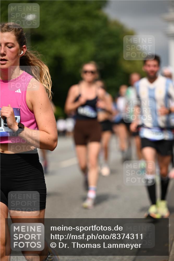 29.06.2025 - hella hamburg halbmarathon Dr. Thomas Lammeyer http://msf.ph/oto/8374311 29.06.2025 10:20:02 Kennedybrücke 1212, 1308, 1651, 2071, 2076, 2436, 2601, 2835, 3167, 4583, 4828, 5046, 5423, 7897, 8057, 8169, 8274, 8554, 8746, 9192, 9307, 9601, 9784, 9881, 10608, 10844, 11113, 11303 meine-sportfotos.de