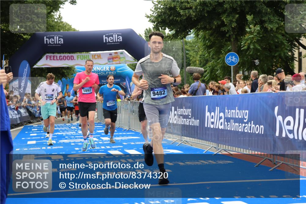 29.06.2025 - hella hamburg halbmarathon Strokosch-Dieckow http://msf.ph/oto/8374320 29.06.2025 10:48:46 Ziel 1094, 1884, 1892, 2442, 9482, 9661, 11519, 12421, 12533, 13009, 13976, 14511, 15309, 15384, 16653, 17007, 17127, 18873 meine-sportfotos.de