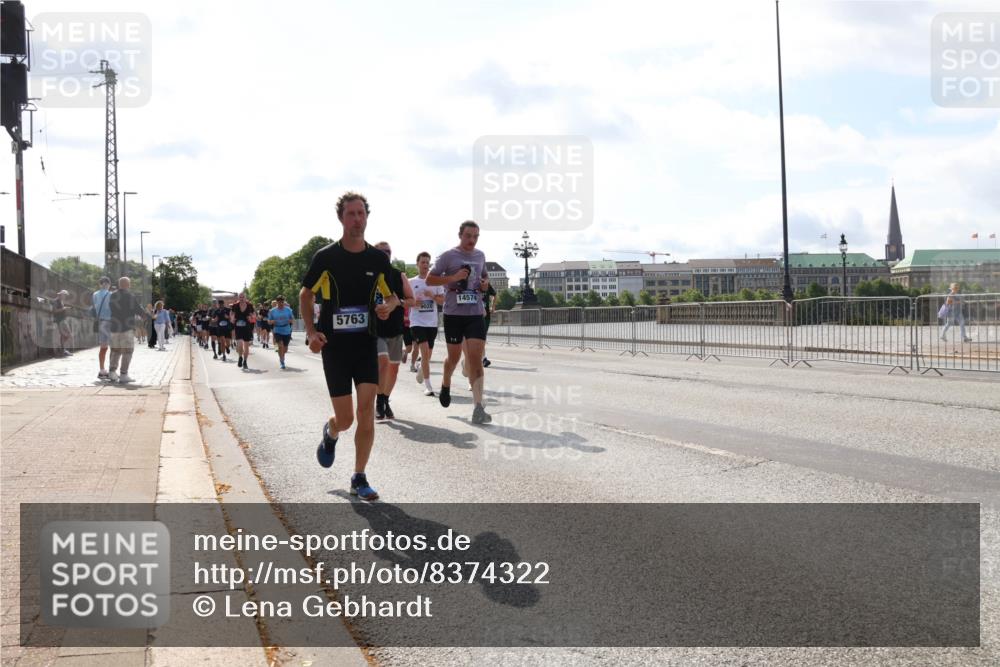 29.06.2025 - hella hamburg halbmarathon Lena Gebhardt http://msf.ph/oto/8374322 29.06.2025 10:02:22 Lombardsbrücke 5763, 14574, 1128, 1254, 1364, 1432, 1453, 1702, 1733, 2142, 2322, 2323, 2685, 2712, 2819, 3169, 3225, 3780, 3976, 4066, 4286, 4985, 5742, 5763, 6166, 6295, 6322, 6327, 6595, 6708, 6860, 7031, 7049, 7189, 7223, 7243, 7323, 7869, 7888, 8003, 8662, 8749, 9020, 9021, 9131, 9156, 9353, 9554, 9741, 9928, 9986, 10177, 10295, 10539, 10866, 11191, 11554, 11670, 11702, 11782, 11871, 11938, 12315, 12316, 12491, 14471, 14660, 14677, 16420 meine-sportfotos.de