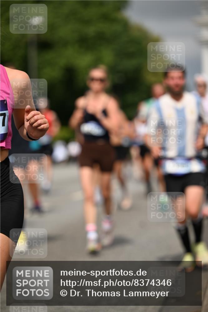 29.06.2025 - hella hamburg halbmarathon Dr. Thomas Lammeyer http://msf.ph/oto/8374346 29.06.2025 10:20:02 Kennedybrücke 1212, 1308, 1651, 2071, 2076, 2436, 2601, 2835, 3167, 4583, 4828, 5046, 5423, 7897, 8057, 8169, 8274, 8554, 8746, 9192, 9307, 9601, 9784, 9881, 10608, 10844, 11113, 11303 meine-sportfotos.de