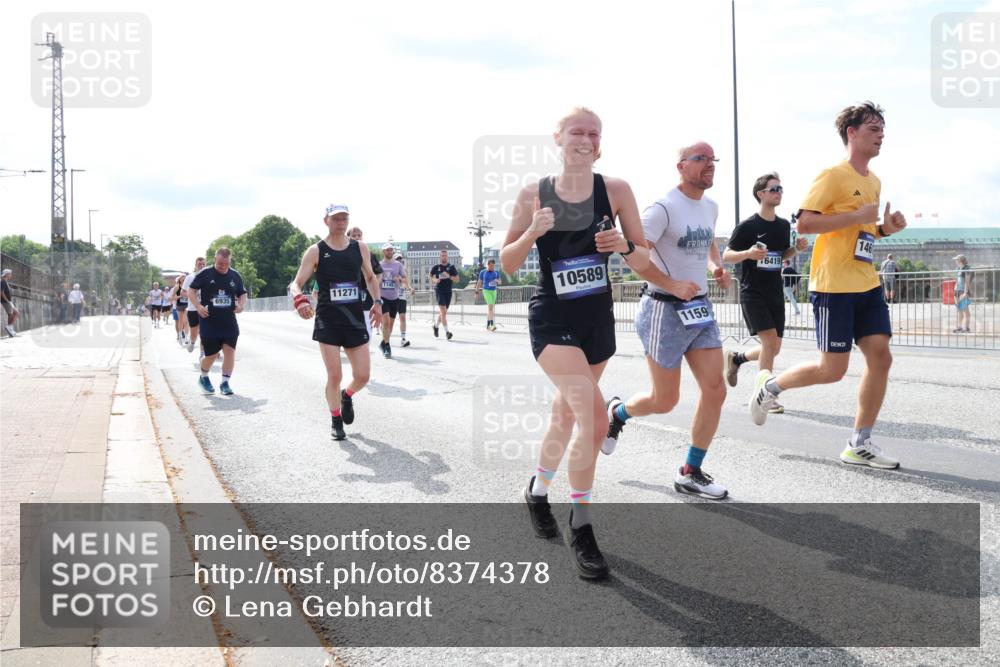 29.06.2025 - hella hamburg halbmarathon Lena Gebhardt http://msf.ph/oto/8374378 29.06.2025 10:15:05 Lombardsbrücke 6935, 11271, 1745, 10589, 6419, 146, 1159, 21, 1071, 1296, 1379, 1524, 1575, 1728, 1745, 2046, 2140, 2281, 2601, 2690, 3025, 3454, 3507, 3509, 3513, 3650, 3691, 3844, 4495, 4641, 5191, 5271, 5608, 5800, 5981, 5986, 6181, 6248, 6317, 6935, 7195, 7439, 7452, 7810, 7881, 8055, 8237, 8239, 8256, 8275, 8522, 8563, 8609, 8755, 8854, 9113, 9173, 9556, 9663, 9709, 9847, 9911, 9975, 9997, 10391, 10589, 10610, 10717, 10963, 11271, 11598, 15150, 15740 meine-sportfotos.de