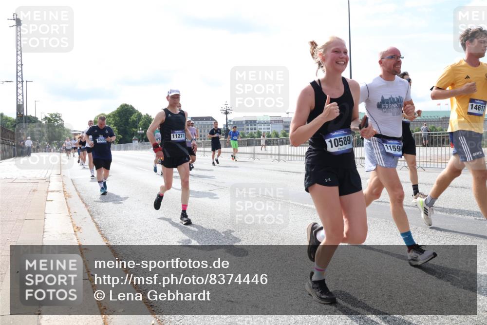 29.06.2025 - hella hamburg halbmarathon Lena Gebhardt http://msf.ph/oto/8374446 29.06.2025 10:15:05 Lombardsbrücke 11271, 14617, 10589, 1159, 21, 1071, 1296, 1379, 1524, 1575, 1728, 1745, 2046, 2140, 2281, 2601, 2690, 3025, 3454, 3507, 3509, 3513, 3650, 3691, 3844, 4495, 4641, 5191, 5271, 5608, 5800, 5981, 5986, 6181, 6248, 6317, 6935, 7195, 7439, 7452, 7810, 7881, 8055, 8237, 8239, 8256, 8275, 8522, 8563, 8609, 8755, 8854, 9113, 9173, 9556, 9663, 9709, 9847, 9911, 9975, 9997, 10391, 10589, 10610, 10717, 10963, 11271, 11598, 15150, 15740 meine-sportfotos.de