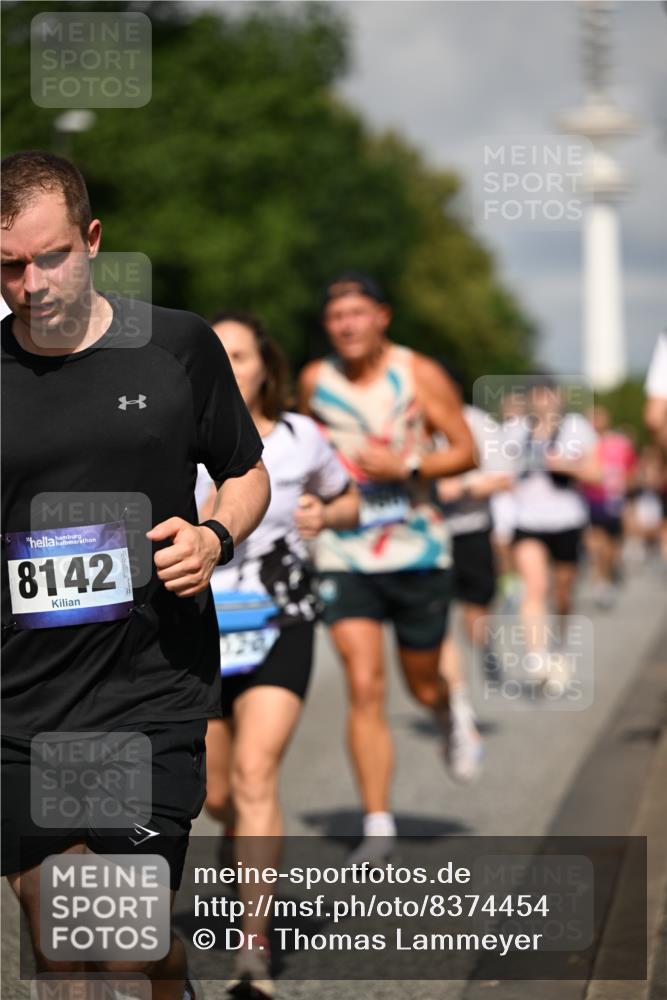 29.06.2025 - hella hamburg halbmarathon Dr. Thomas Lammeyer http://msf.ph/oto/8374454 29.06.2025 09:58:15 Kennedybrücke 1119, 1342, 1399, 1750, 1942, 2020, 2222, 2367, 2442, 2470, 2561, 2670, 2889, 3562, 4017, 4029, 4816, 5020, 5447, 5706, 5884, 6290, 6630, 6819, 6978, 6991, 7087, 7274, 7297, 7709, 8142, 8374, 8482, 8576, 8698, 8916, 9051, 9463, 9710, 9924, 10057, 10529, 11125, 11422 meine-sportfotos.de