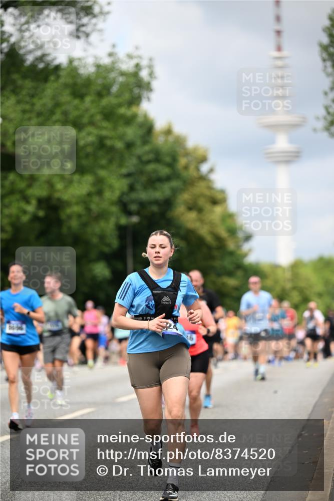 29.06.2025 - hella hamburg halbmarathon Dr. Thomas Lammeyer http://msf.ph/oto/8374520 29.06.2025 10:42:19 Kennedybrücke 1394, 1475, 1578, 1901, 1985, 2124, 3010, 3246, 3286, 3633, 3635, 3636, 3880, 4414, 4921, 5139, 5790, 5875, 6697, 7148, 7244, 7629, 8539, 8696, 9391, 9524, 10025, 10146, 11087, 11152, 11164 meine-sportfotos.de