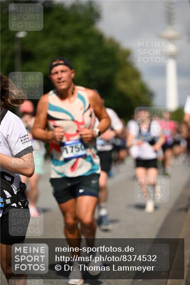 29.06.2025 - hella hamburg halbmarathon Dr. Thomas Lammeyer http://msf.ph/oto/8374532 29.06.2025 09:58:16 Kennedybrücke 1119, 1342, 1399, 1750, 1942, 2020, 2222, 2367, 2442, 2470, 2561, 2670, 2816, 2889, 3562, 4017, 4029, 4816, 5020, 5447, 5706, 5884, 6290, 6630, 6819, 6978, 6991, 7087, 7274, 7297, 7709, 8142, 8374, 8482, 8576, 8698, 8916, 9051, 9463, 9710, 9924, 10057, 10529, 11125, 11422 meine-sportfotos.de