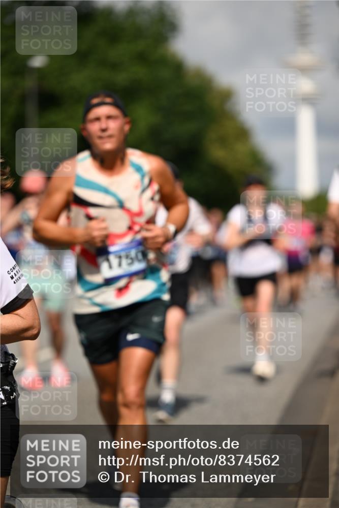 29.06.2025 - hella hamburg halbmarathon Dr. Thomas Lammeyer http://msf.ph/oto/8374562 29.06.2025 09:58:16 Kennedybrücke 1119, 1342, 1399, 1750, 1942, 2020, 2222, 2367, 2442, 2470, 2561, 2670, 2816, 2889, 3562, 4017, 4029, 4816, 5020, 5447, 5706, 5884, 6290, 6630, 6819, 6978, 6991, 7087, 7274, 7297, 7709, 8142, 8374, 8482, 8576, 8698, 8916, 9051, 9463, 9710, 9924, 10057, 10529, 11125, 11422 meine-sportfotos.de