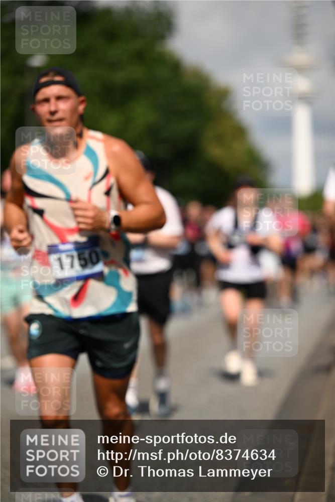29.06.2025 - hella hamburg halbmarathon Dr. Thomas Lammeyer http://msf.ph/oto/8374634 29.06.2025 09:58:16 Kennedybrücke 1119, 1342, 1399, 1750, 1942, 2020, 2222, 2367, 2442, 2470, 2561, 2670, 2816, 2889, 3562, 4017, 4029, 4816, 5020, 5447, 5706, 5884, 6290, 6630, 6819, 6978, 6991, 7087, 7274, 7297, 7709, 8142, 8374, 8482, 8576, 8698, 8916, 9051, 9463, 9710, 9924, 10057, 10529, 11125, 11422 meine-sportfotos.de
