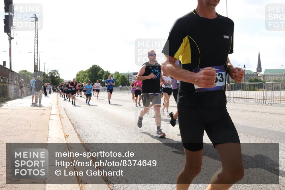 29.06.2025 - hella hamburg halbmarathon Lena Gebhardt http://msf.ph/oto/8374649 29.06.2025 10:02:23 Lombardsbrücke 1500, 9021, 3, 1128, 1254, 1364, 1432, 1453, 1702, 1733, 2142, 2322, 2323, 2685, 2712, 2819, 3169, 3225, 3780, 3976, 4066, 4286, 4985, 5742, 5763, 6166, 6295, 6322, 6327, 6595, 6708, 6860, 7031, 7049, 7189, 7223, 7243, 7323, 7869, 7888, 8003, 8364, 8662, 8749, 9020, 9021, 9131, 9156, 9353, 9554, 9741, 9928, 9986, 10177, 10295, 10539, 10866, 11191, 11515, 11554, 11670, 11702, 11782, 11871, 11938, 12315, 12316, 12491, 14471, 14660, 14677, 16420 meine-sportfotos.de