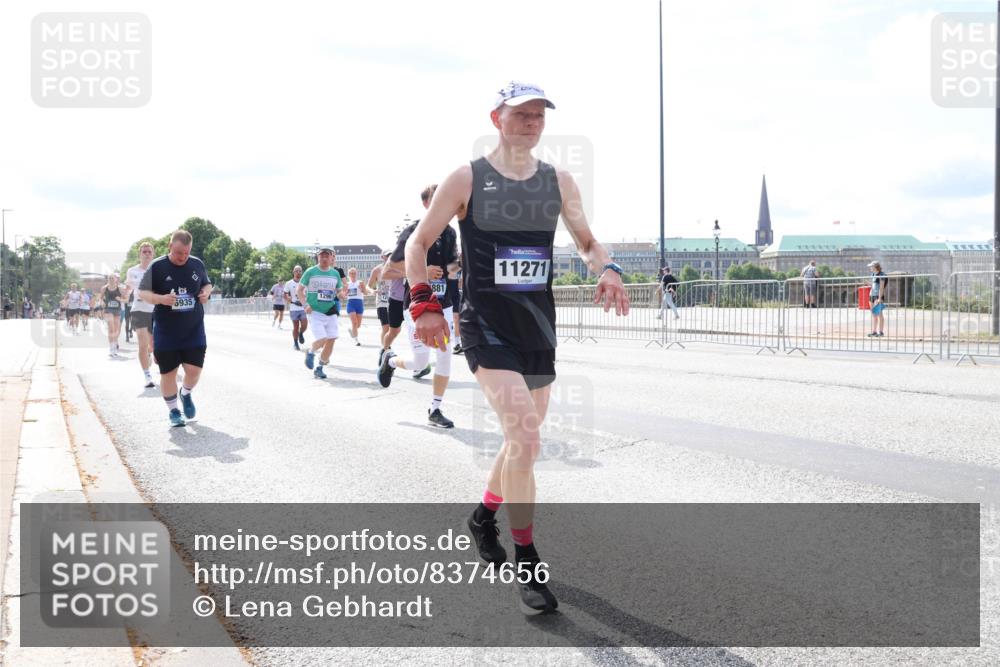 29.06.2025 - hella hamburg halbmarathon Lena Gebhardt http://msf.ph/oto/8374656 29.06.2025 10:15:06 Lombardsbrücke 1296, 6935, 881, 11271, 1071, 1296, 1379, 1524, 1575, 1728, 1745, 2046, 2140, 2281, 2601, 2690, 3025, 3454, 3507, 3509, 3513, 3650, 3691, 3844, 4495, 4641, 5191, 5271, 5608, 5800, 5981, 5986, 6181, 6248, 6317, 6935, 7195, 7439, 7452, 7809, 7810, 7881, 8055, 8237, 8239, 8256, 8275, 8522, 8563, 8609, 8755, 8854, 9113, 9173, 9556, 9663, 9709, 9847, 9911, 9975, 9997, 10391, 10589, 10717, 10963, 11271, 11598, 13453, 13500, 15150, 15740 meine-sportfotos.de