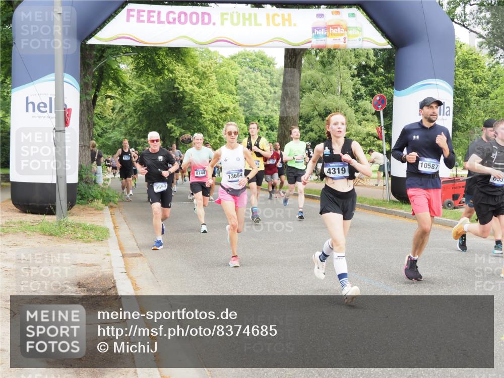 29.06.2025 - hella hamburg halbmarathon MichiJ http://msf.ph/oto/8374685 29.06.2025 10:45:13 Zwischen KM18-KM19 4319, 4379, 6531, 9553, 10212, 10587, 10896, 13654, 13694, 15229, 15824, 16206 meine-sportfotos.de