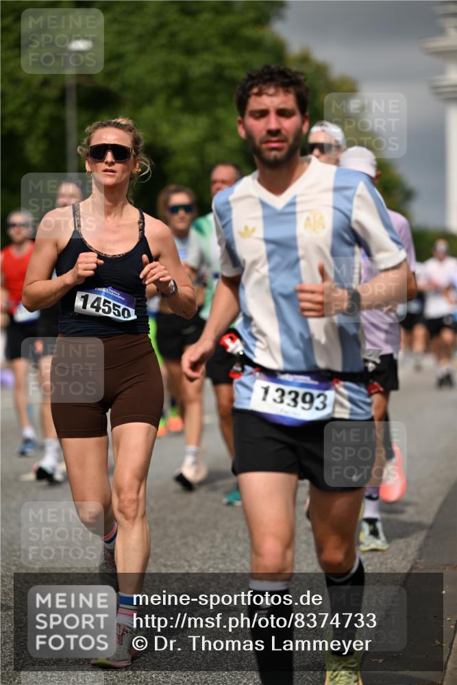 29.06.2025 - hella hamburg halbmarathon Dr. Thomas Lammeyer http://msf.ph/oto/8374733 29.06.2025 10:20:03 Kennedybrücke 1212, 1308, 1651, 2071, 2076, 2436, 2601, 2835, 3167, 4583, 4828, 5046, 5423, 7897, 8057, 8169, 8274, 8554, 8746, 9307, 9601, 9784, 9881, 10292, 10608, 10844, 11113, 11303 meine-sportfotos.de